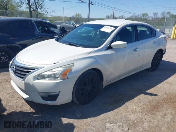 2015 Nissan Altima 2.5 SV with VIN 1N4AL3AP7FC168658, listed as a IAAI auction lot 42044500 with 185,968 mi miles. Bid and sale history available at carsss.com. Image 2.