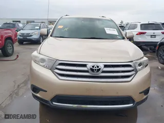 2011 Toyota Highlander with VIN 5TDZK3EH3BS038579, listed as a IAAI auction lot 37866988 with 128,956 mi miles. Bid and sale history available at carsss.com. Image 12.