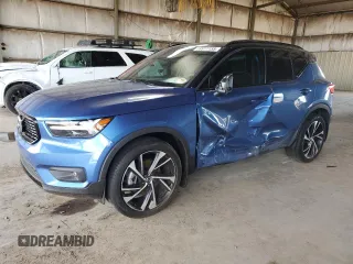 2020 Volvo XC40 R-Design z VIN YV4162UM8L2321365, wystawiony jako Copart lot #59911155 z przebiegiem 13 386 mil mil oraz Szkoda całkowita • Salvage title. Historia ofert i sprzedaży dostępna na DreamBid. Obrazek 1.