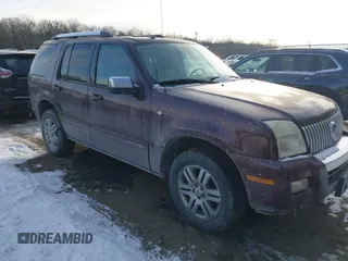 2007 Mercury Mountaineer Premier with VIN 4M2EU38E57UJ18327, listed as a IAAI auction lot 41333082 with 209,690 mi miles. Bid and sale history available at carsss.com. Image 1.