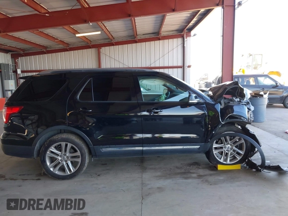 2017 Ford Explorer XLT with VIN 1FM5K7D83HGA69904, listed as a IAAI auction lot 41878052 with Not Provided miles and . Bid and sale history available at carsss.com. Image 13.