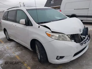 2014 Toyota Sienna XLE z VIN 5TDYK3DC6ES492167, wystawiony jako IAAI lot #41257193 z przebiegiem 216 046 mil mil oraz . Historia ofert i sprzedaży dostępna na DreamBid. Obrazek 1.