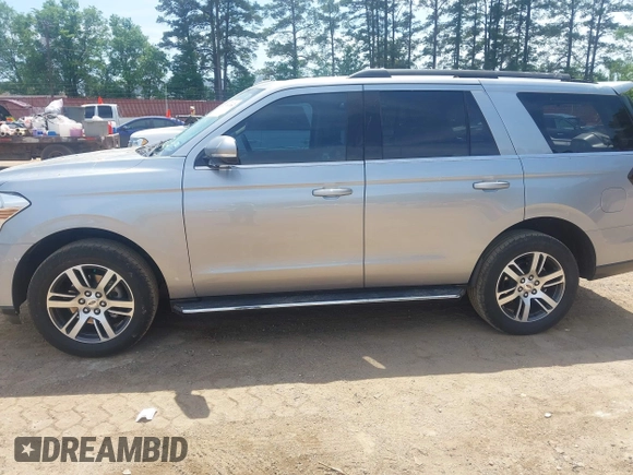2022 Ford Expedition XLT z VIN 1FMJU1HTXNEA49452, wystawiony jako IAAI lot #41981687 z przebiegiem 42 396 mil mil oraz . Historia ofert i sprzedaży dostępna na DreamBid. Obrazek 14.