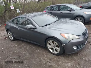 2010 Hyundai Genesis Coupe Grand Touring z VIN KMHHU6KH3AU004837, wystawiony jako IAAI lot #41933440 z przebiegiem 202 689 mil mil oraz . Historia ofert i sprzedaży dostępna na DreamBid. Obrazek 1.