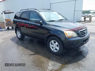 2008 Kia Sorento LX z VIN KNDJD735985838132, wystawiony jako IAAI lot #42281414 z przebiegiem 190 035 mil mil oraz . Historia ofert i sprzedaży dostępna na DreamBid. Obrazek 1.