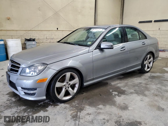 2014 Mercedes-Benz C 250 Sport z VIN WDDGF4HB5EA967155, wystawiony jako Copart lot #58769135 z przebiegiem 103 055 mil mil oraz Czysty tytuł • Clean title. Historia ofert i sprzedaży dostępna na DreamBid. Obrazek 1.