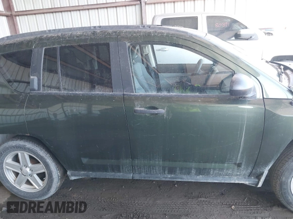 2007 Jeep Compass Sport with VIN 1J8FF47WX7D211695, listed as a IAAI auction lot 41839810 with 72,582 mi miles. Bid and sale history available at carsss.com. Image 13.