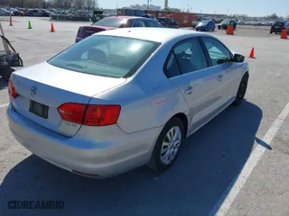 2013 Volkswagen Jetta Sedan SE with VIN 3VWDX7AJ2DM255391, listed as a IAAI auction lot 41885635 with 150,610 mi miles. Bid and sale history available at carsss.com. Image 4.