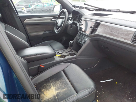 2021 Volkswagen Atlas SE with VIN 1V2LC2CA2MC228525, listed as a IAAI auction lot 42127917 with 74,707 mi miles and . Bid and sale history available at DreamBid. Image 5.