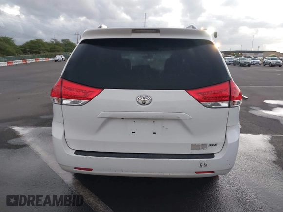 2014 Toyota Sienna XLE with VIN 5TDYK3DC1ES429932, listed as a IAAI auction lot 41692134 with 93,625 mi miles. Bid and sale history available at carsss.com. Image 17.