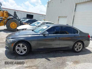 2016 BMW 3 Series 328i xDrive z VIN WBA8E3C53GK503725, wystawiony jako IAAI lot #42484526 z przebiegiem 144 079 mil mil oraz . Historia ofert i sprzedaży dostępna na DreamBid. Obrazek 14.