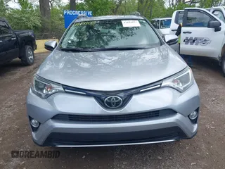 2018 Toyota RAV4 XLE z VIN 2T3WFREV1JW427878, wystawiony jako IAAI lot #42191031 z przebiegiem 97 264 mil mil oraz . Historia ofert i sprzedaży dostępna na DreamBid. Obrazek 12.