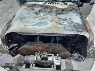 2007 Jeep Wrangler Unlimited Sahara с VIN 1J4GA59167L183198, выставлен на аукционе Copart как лот 62135995 с пробегом Не указан миль и Списание • Salvage title. История ставок и продаж доступна на DreamBid. Изображение 11.