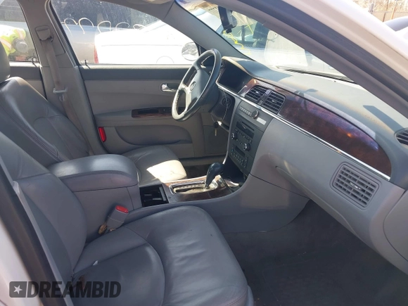 2007 Buick LaCrosse CXS with VIN 2G4WE587471117259, listed as a IAAI auction lot 41882777 with 201,787 mi miles. Bid and sale history available at carsss.com. Image 5.