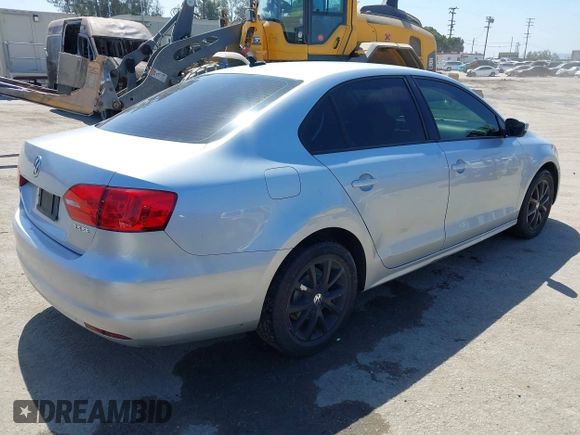 2011 Volkswagen Jetta SE with VIN 3VWDZ7AJ4BM394140, listed as a IAAI auction lot 42284735 with 177,495 mi miles and . Bid and sale history available at DreamBid. Image 4.