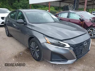 2024 Nissan Altima SV z VIN 1N4BL4DV1RN312914, wystawiony jako IAAI lot #42477025 z przebiegiem 45 112 mil mil oraz . Historia ofert i sprzedaży dostępna na DreamBid. Obrazek 1.
