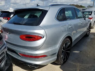 2021 Bentley Bentayga V8 z VIN SJAAM2ZV4MC034001, wystawiony jako Copart lot #78093424 z przebiegiem Nie podano mil oraz Szkoda całkowita • Salvage title. Historia ofert i sprzedaży dostępna na DreamBid. Obrazek 6.