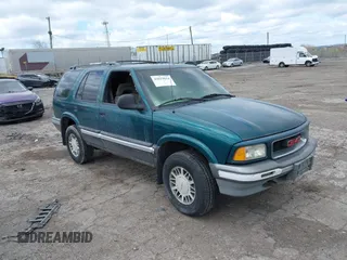 1997 GMC Jimmy SLS z VIN 1GKDT13W8V2519716, wystawiony jako IAAI lot #42019824 z przebiegiem Nie podano mil oraz . Historia ofert i sprzedaży dostępna na DreamBid. Obrazek 1.