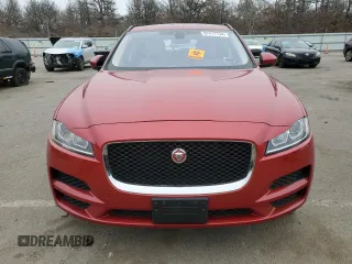 2020 Jaguar F-Pace 25t Premium z VIN SADCJ2FX1LA621776, wystawiony jako Copart lot #87417734 z przebiegiem Nie podano mil oraz Szkoda całkowita • Salvage title. Historia ofert i sprzedaży dostępna na DreamBid. Obrazek 5.