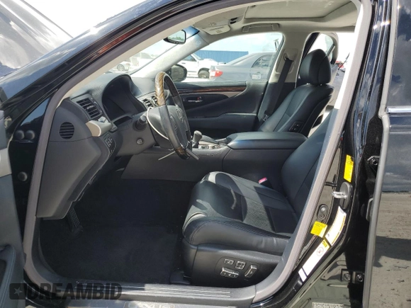 2013 Lexus LS 460 L с VIN JTHGL5EF6D5050814, выставлен на аукционе Copart как лот 64771424 с пробегом 40 048 миль миль и Списание • Salvage title. История ставок и продаж доступна на DreamBid. Изображение 7.