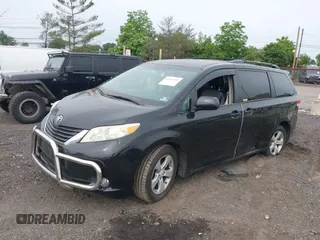 2011 Toyota Sienna LE AAS с VIN 5TDKK3DC2BS035759, выставлен на аукционе IAAI как лот 42331797 с пробегом 86 302 миль миль и . История ставок и продаж доступна на DreamBid. Изображение 2.