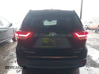 2018 Toyota Highlander SE z VIN 5TDJZRFH0JS542841, wystawiony jako IAAI lot #42213372 z przebiegiem 88 809 mil mil oraz . Historia ofert i sprzedaży dostępna na DreamBid. Obrazek 16.