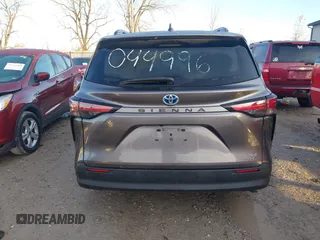 2021 Toyota Sienna XLE with VIN 5TDJRKEC2MS044996, listed as a IAAI auction lot 41116011 with 29,824 mi miles. Bid and sale history available at carsss.com. Image 16.