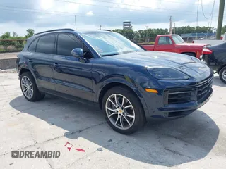 2024 Porsche Cayenne z VIN WP1AA2AY2RDA02192, wystawiony jako IAAI lot #42218312 z przebiegiem 14 809 mil mil oraz . Historia ofert i sprzedaży dostępna na DreamBid. Obrazek 1.