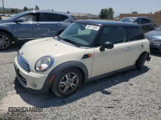 2013 MINI Hardtop z VIN WMWSU3C50DT685902, wystawiony jako Copart lot #58071935 z przebiegiem 114 908 mil mil oraz Szkoda całkowita • Salvage title. Historia ofert i sprzedaży dostępna na DreamBid. Obrazek 1.
