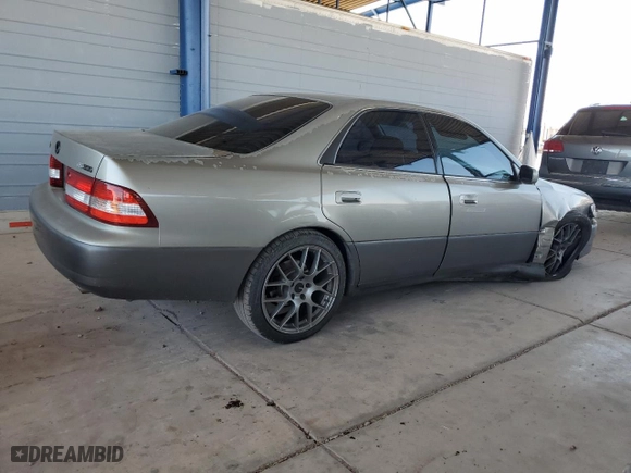 1999 Lexus ES 300 Luxury Sport Sdn with VIN JT8BF28G0X0195269, listed as a Copart auction lot 61767254 with 276,965 mi miles and Salvage Title. Bid and sale history available at carsss.com. Image 3.