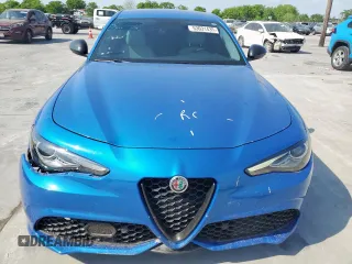 2019 Alfa Romeo Giulia with VIN ZARFAMAN3K7597993, listed as a Copart auction lot 53031435 with 39,556 mi miles and Salvage title. Bid and sale history available at DreamBid. Image 5.