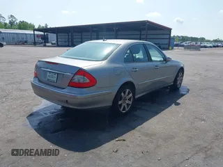 2007 Mercedes-Benz E 350 with VIN WDBUF56X17A998261, listed as a IAAI auction lot 41713797 with 123,941 mi miles and . Bid and sale history available at carsss.com. Image 4.