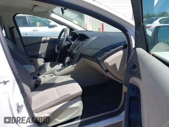 2012 Ford Focus SE with VIN 1FAHP3F22CL381061, listed as a IAAI auction lot 42036836 with 130,437 mi miles. Bid and sale history available at carsss.com. Image 5.