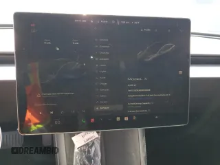2024 Tesla Model 3 z VIN 5YJ3E1EA9RF820808, wystawiony jako Copart lot #51255605 z przebiegiem 12 216 mil mil oraz Szkody całkowita. Historia ofert i sprzedaży dostępna na DreamBid. Obrazek 9.