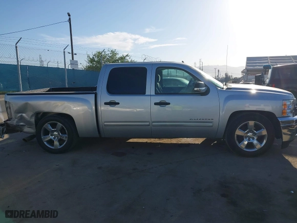 2010 Chevrolet Silverado 1500 LT with VIN 3GCRCSE02AG195809, listed as a IAAI auction lot 42011389 with 94,755 mi miles. Bid and sale history available at carsss.com. Image 14.