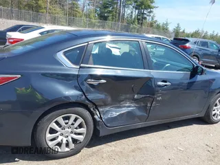 2015 Nissan Altima 2.5 S with VIN 1N4AL3AP3FN335392, listed as a IAAI auction lot 42102649 with 70,122 mi miles. Bid and sale history available at carsss.com. Image 6.