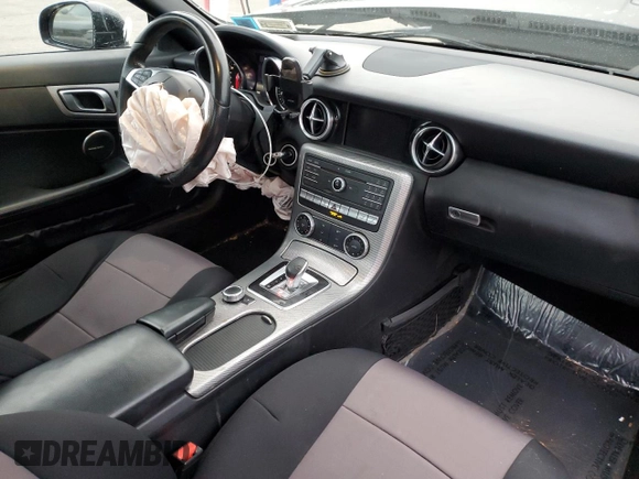 2018 Mercedes-Benz SLC 300 z VIN WDDPK3JA2JF155039, wystawiony jako Copart lot #88947625 z przebiegiem 66 385 mil mil oraz Szkoda całkowita • Salvage title. Historia ofert i sprzedaży dostępna na DreamBid. Obrazek 8.
