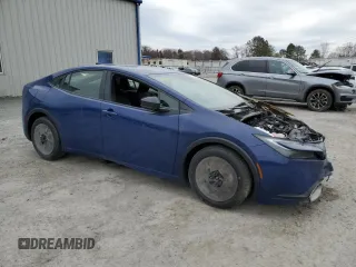 2025 Toyota Prius Plug-In Hybrid SE z VIN JTDACACU8S3040893, wystawiony jako Copart lot #52588625 z przebiegiem Nie podano mil oraz Szkody całkowita. Historia ofert i sprzedaży dostępna na DreamBid. Obrazek 4.