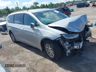 2022 Chrysler Pacifica Touring L with VIN 2C4RC1BG6NR193170, listed as a IAAI auction lot 42767586 with 41,471 mi miles and . Bid and sale history available at DreamBid. Image 1.