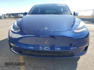 2023 Tesla Model Y Long Range z VIN 7SAYGDEE2PF908622, wystawiony jako Copart lot #47228145 z przebiegiem 10 639 mil mil oraz Szkoda całkowita • Salvage title. Historia ofert i sprzedaży dostępna na DreamBid. Obrazek 5.