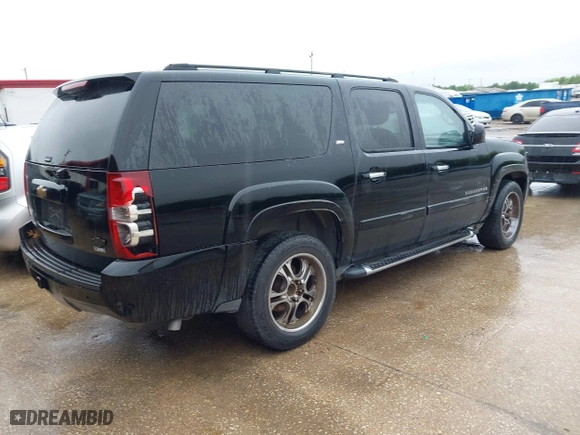 2007 Chevrolet Suburban LTZ with VIN 3GNFC16067G211277, listed as a IAAI auction lot 41862926 with 234,124 mi miles. Bid and sale history available at carsss.com. Image 4.