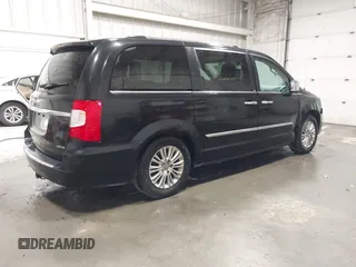2014 Chrysler Town & Country Limited z VIN 2C4RC1GG0ER112673, wystawiony jako IAAI lot #42487731 z przebiegiem 107 207 mil mil oraz . Historia ofert i sprzedaży dostępna na DreamBid. Obrazek 4.