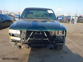2002 Chevrolet Silverado 1500 LT with VIN 2GCEC19T921333952, listed as a IAAI auction lot 42100985 with 180,598 mi miles. Bid and sale history available at carsss.com. Image 6.