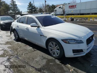 2016 Jaguar XF 35t Premium z VIN SAJBD4BV5GCY10327, wystawiony jako Copart lot #45133085 z przebiegiem 74 860 mil mil oraz Szkoda całkowita • Salvage title. Historia ofert i sprzedaży dostępna na DreamBid. Obrazek 4.