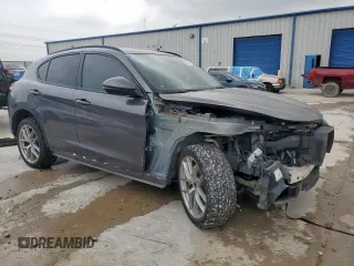2018 Alfa Romeo Stelvio Sport z VIN ZASFAKPN4J7B72214, wystawiony jako Copart lot #56474125 z przebiegiem 135 689 mil mil oraz Szkody całkowita. Historia ofert i sprzedaży dostępna na DreamBid. Obrazek 4.