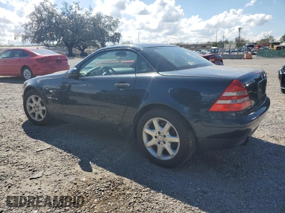 1998 Mercedes-Benz SLK 230/320 z VIN WDBKK47F9WF019235, wystawiony jako Copart lot #46457955 z przebiegiem Nie podano mil oraz Nie do naprawy • Non repairable. Historia ofert i sprzedaży dostępna na DreamBid. Obrazek 2.