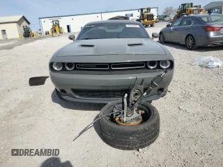 2018 Dodge Challenger SXT z VIN 2C3CDZAG4JH118524, wystawiony jako Copart lot #49784495 z przebiegiem 142 701 mil mil oraz Szkoda całkowita • Salvage title. Historia ofert i sprzedaży dostępna na DreamBid. Obrazek 5.