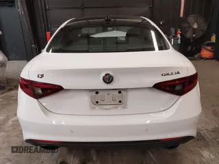 2022 Alfa Romeo Giulia Veloce z VIN ZARFANBN8N7661843, wystawiony jako IAAI lot #41118693 z przebiegiem 35 935 mil mil oraz . Historia ofert i sprzedaży dostępna na DreamBid. Obrazek 15.