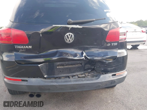 2012 Volkswagen Tiguan SE z VIN WVGAV7AX7CW504391, wystawiony jako IAAI lot #42240604 z przebiegiem 180 330 mil mil oraz . Historia ofert i sprzedaży dostępna na DreamBid. Obrazek 6.