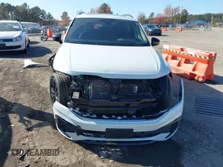 2022 Volkswagen Tiguan SE R-Line Black z VIN 3VVCB7AX8NM131565, wystawiony jako IAAI lot #40769279 z przebiegiem 26 000 mil mil oraz . Historia ofert i sprzedaży dostępna na DreamBid. Obrazek 13.